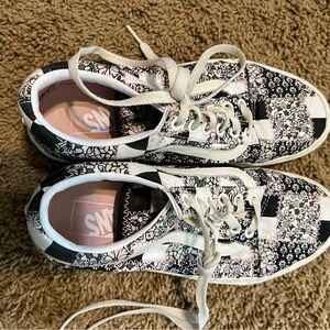 Vans Old School Patchwork Floral Sneaker Shoes EUC size 7 women's, 5.5 men's